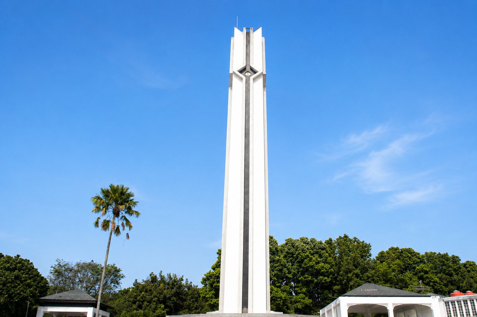 Fasad & Menara Menakjubkan