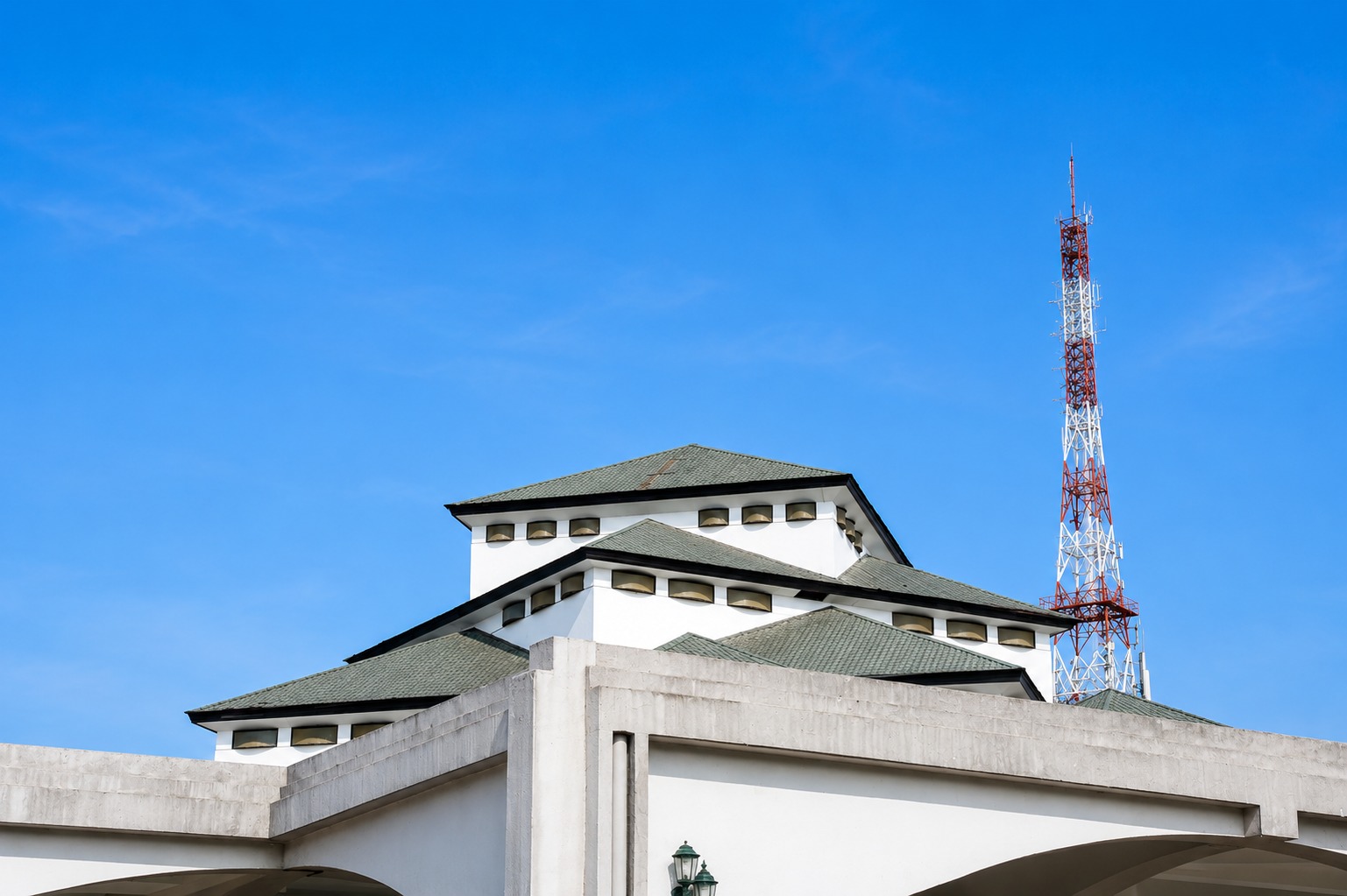 Fasad & Menara Menakjubkan